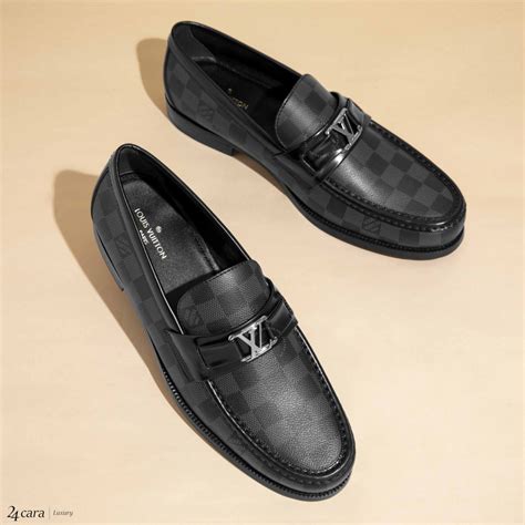 louis vuitton loafers cost